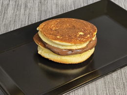 Dorayaki z kremem orzechowym - 1 szt.