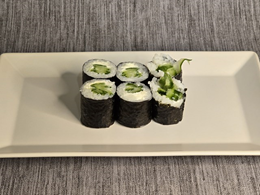 2. Hosomaki: Ogórek z serkiem