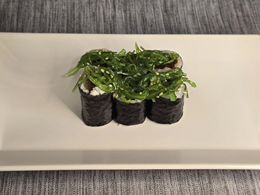 7. Hosomaki: Tykwa z sałatką goma wakame